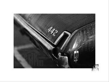 Voitures anciennes en noir et blanc