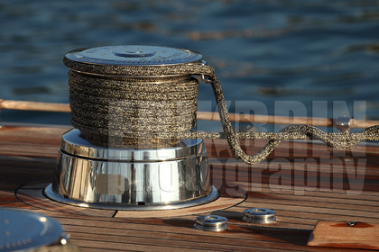 ref-20560-pont-de-bateau-winch-bateau-de-course-accastillage-photo-de-bateau.jpg