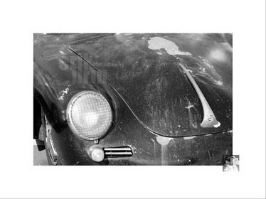 Voitures anciennes en noir et blanc