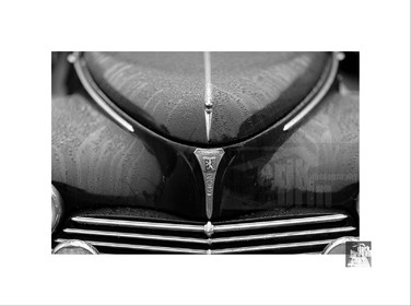 Voitures anciennes en noir et blanc