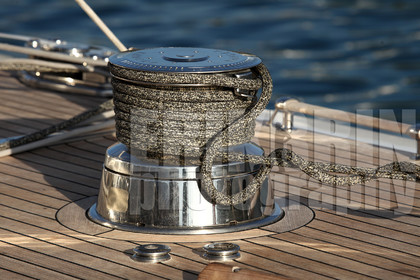 ref-20480-pont-de-bateau-winch-bateau-de-course-accastillage-photo-de-bateau.jpg