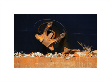 abstc0215-photo-abstraite-street-photography-vieux-cargo-ancre-rouille-acier-galerie-d-art.jpg