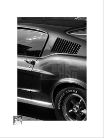 Voitures anciennes en noir et blanc