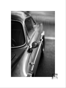 Voitures anciennes en noir et blanc