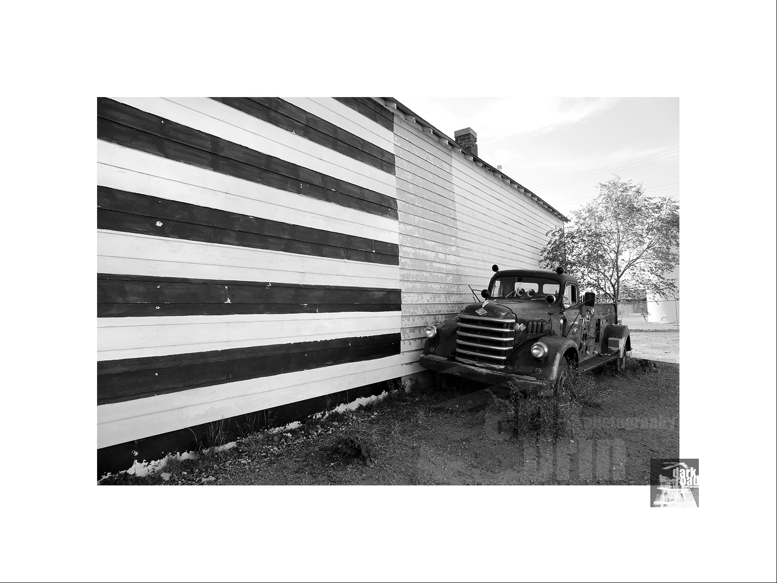 Voitures anciennes en noir et blanc