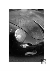 Voitures anciennes en noir et blanc